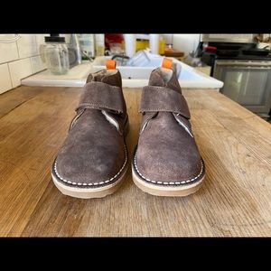 Mini Boden Boys brown suede desert boot
